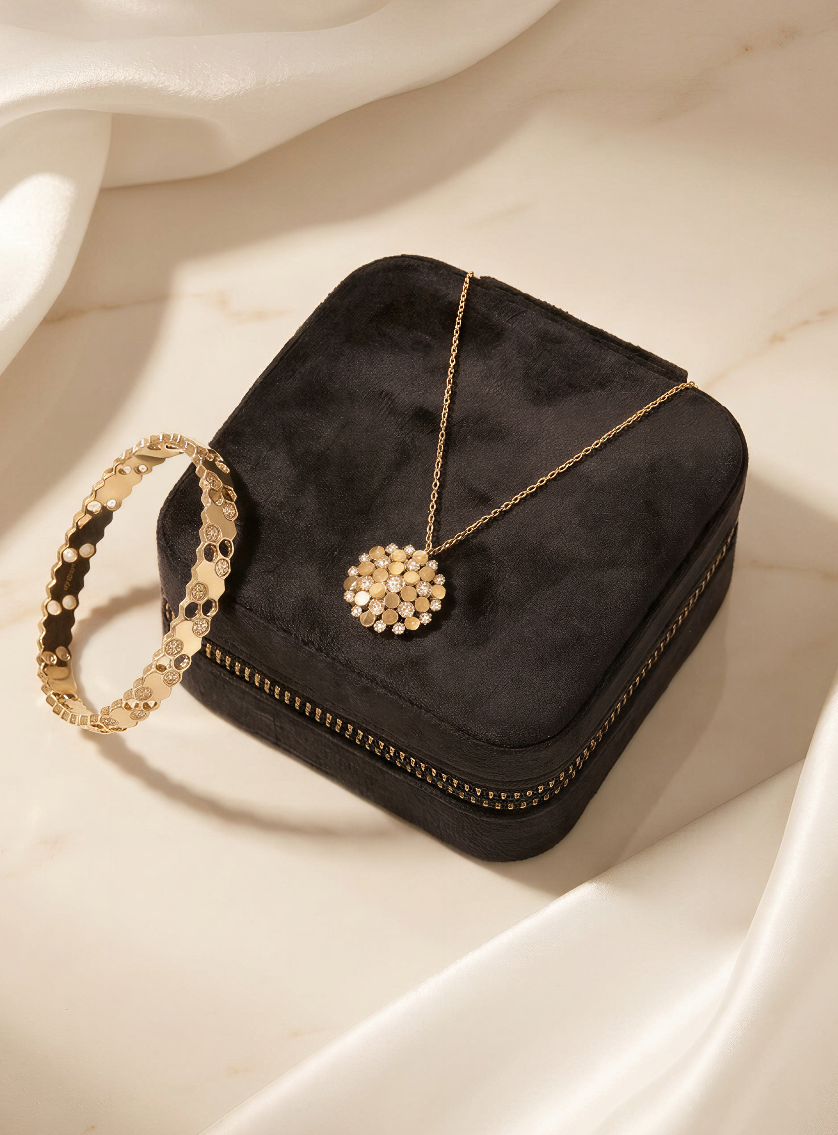 Ensemble SHAHY (Collier + Bracelet + trousse à bijoux offerte )